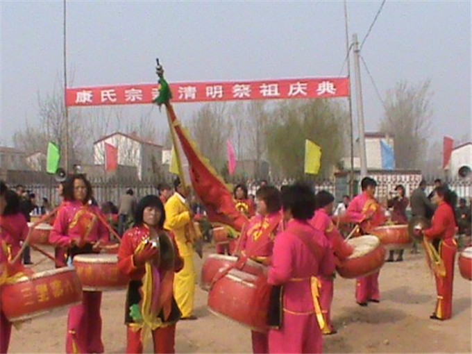 2010年清明河南开封族人祭祖活动